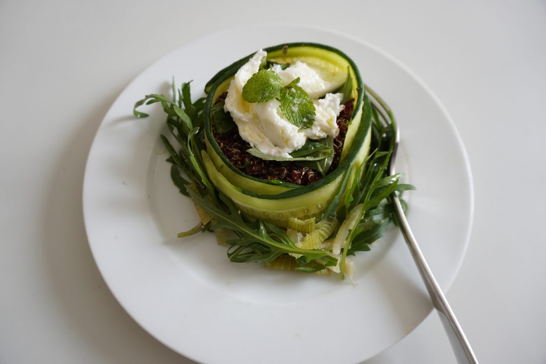 Cooling quinoa, fennel and herb salad with soft mozzarella